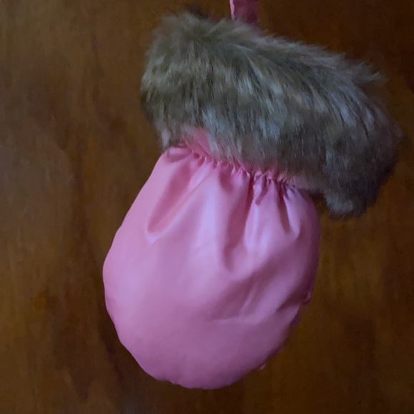 Absorbs slightly hot pink snowsuit. Great a cold weather day. - Picture 3 of 9